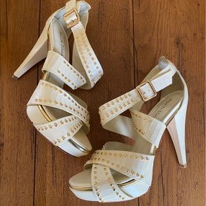 pour la victoire leather studded heels